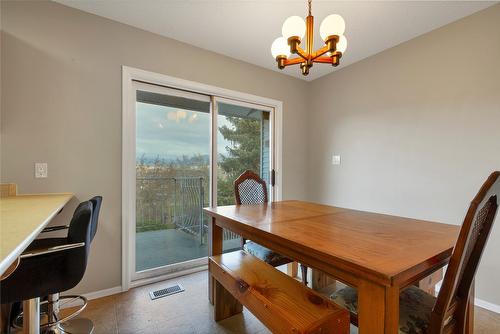 3985 15 Avenue, Vernon, BC - Indoor Photo Showing Dining Room
