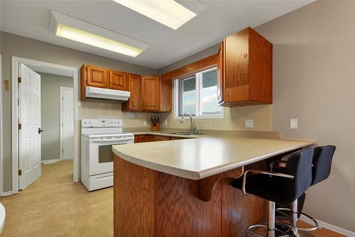 3985 15 Avenue, Vernon, BC - Indoor Photo Showing Kitchen With Double Sink