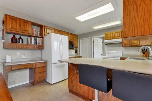 3985 15 Avenue, Vernon, BC - Indoor Photo Showing Kitchen With Double Sink