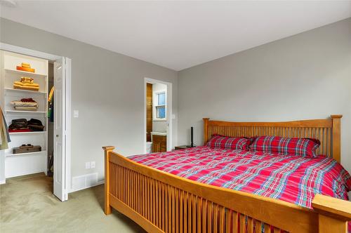 3985 15 Avenue, Vernon, BC - Indoor Photo Showing Bedroom