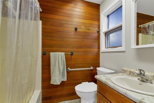 3985 15 Avenue, Vernon, BC - Indoor Photo Showing Bathroom