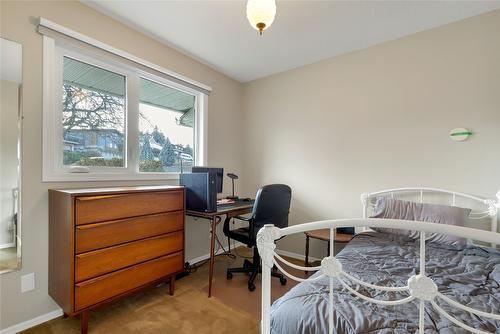 3985 15 Avenue, Vernon, BC - Indoor Photo Showing Bedroom