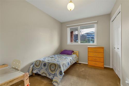 3985 15 Avenue, Vernon, BC - Indoor Photo Showing Bedroom