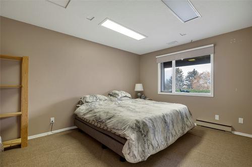 3985 15 Avenue, Vernon, BC - Indoor Photo Showing Bedroom
