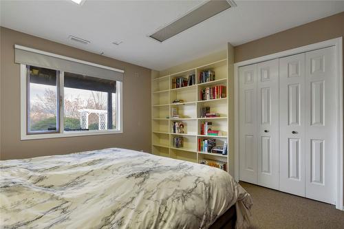 3985 15 Avenue, Vernon, BC - Indoor Photo Showing Bedroom