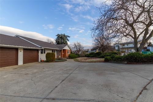 3985 15 Avenue, Vernon, BC - Outdoor