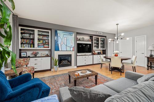 504-1160 Bernard Avenue, Kelowna, BC - Indoor Photo Showing Living Room With Fireplace