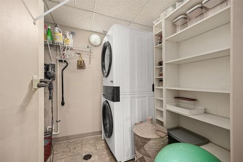 504-1160 Bernard Avenue, Kelowna, BC - Indoor Photo Showing Laundry Room