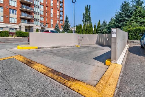 504-1160 Bernard Avenue, Kelowna, BC - Outdoor With Facade