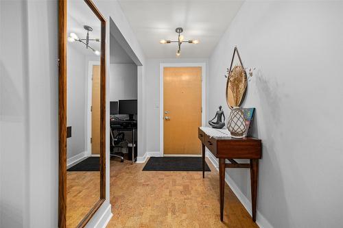 504-1160 Bernard Avenue, Kelowna, BC - Indoor Photo Showing Other Room