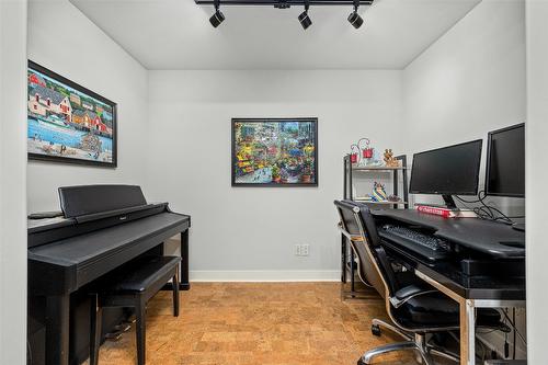 504-1160 Bernard Avenue, Kelowna, BC - Indoor Photo Showing Office