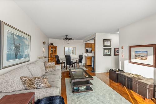 106-3815 Brown Road, West Kelowna, BC - Indoor Photo Showing Living Room
