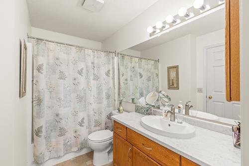 106-3815 Brown Road, West Kelowna, BC - Indoor Photo Showing Bathroom