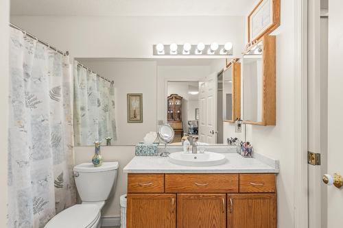 106-3815 Brown Road, West Kelowna, BC - Indoor Photo Showing Bathroom