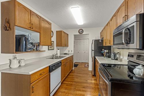 106-3815 Brown Road, West Kelowna, BC - Indoor Photo Showing Kitchen With Double Sink