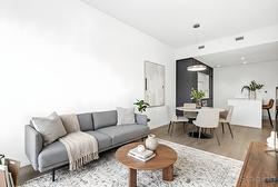 221-585 Av. Glengarry  Mont-Royal, QC H3R 0A5