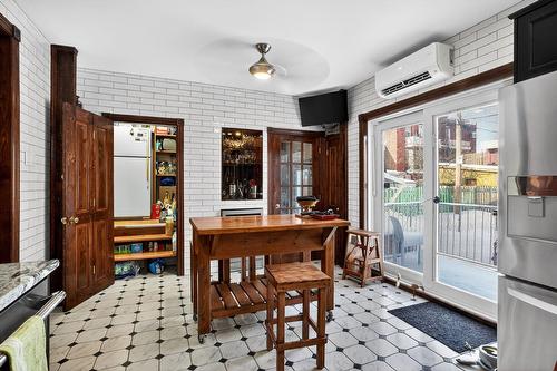 Coin-repas - 2037  - 2039 Rue De Biencourt, Montréal (Le Sud-Ouest), QC - 