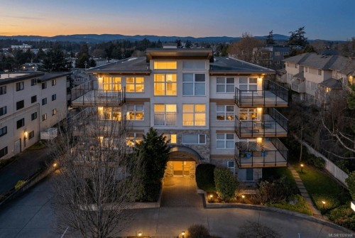 502-2940 Harriet Rd  Saanich, BC V9A 1T3