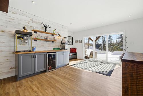 Salle familiale - 180 Ch. Des Libellules, Mayo, QC - Indoor