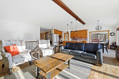 Salle familiale - 180 Ch. Des Libellules, Mayo, QC - Indoor Photo Showing Living Room