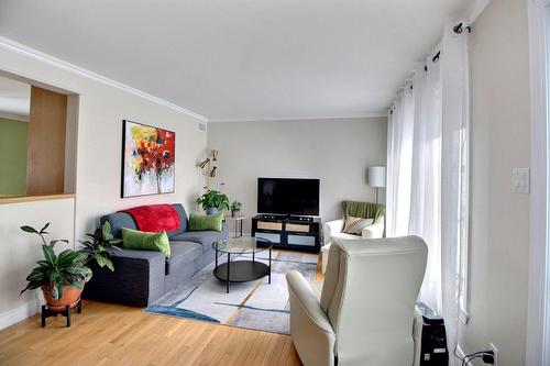 Living room - 21 Rue Boutin, Amos, QC - Indoor Photo Showing Living Room