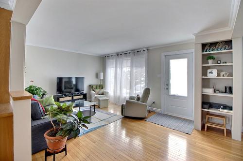 Living room - 21 Rue Boutin, Amos, QC - Indoor Photo Showing Living Room