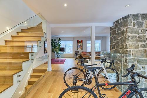 Den - 737Z  - 739Z Rue De Versailles, Montréal (Ville-Marie), QC 