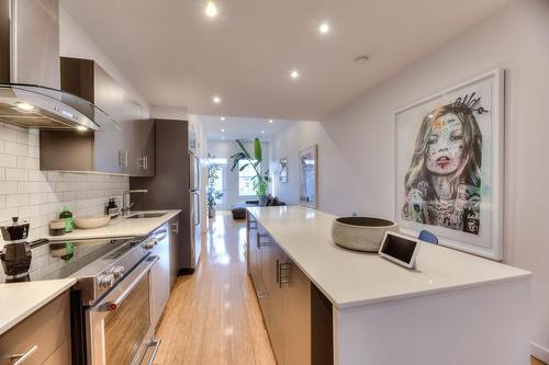 Kitchen - 1438 Rue Joliette, Montréal (Mercier/Hochelaga-Maisonneuve), QC - Indoor Photo Showing Kitchen With Upgraded Kitchen