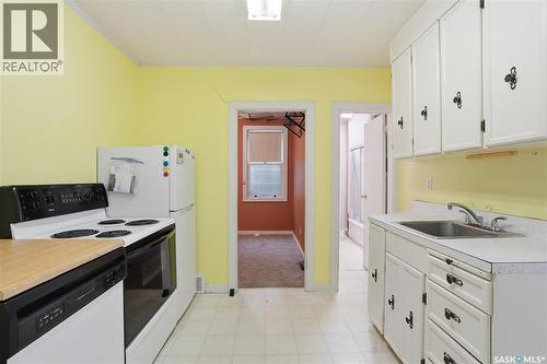 1452 Princess Street, Regina, SK - Indoor Photo Showing Kitchen