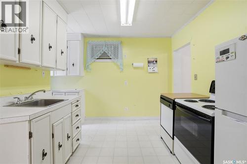 1452 Princess Street, Regina, SK - Indoor Photo Showing Kitchen