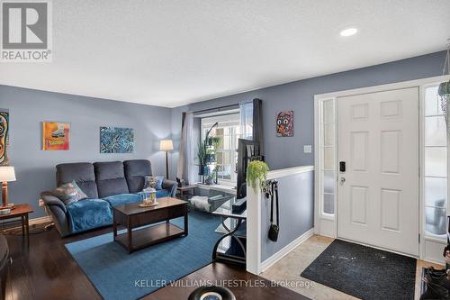 232 - 3320 Meadowgate Boulevard, London South (South U), ON - Indoor Photo Showing Living Room