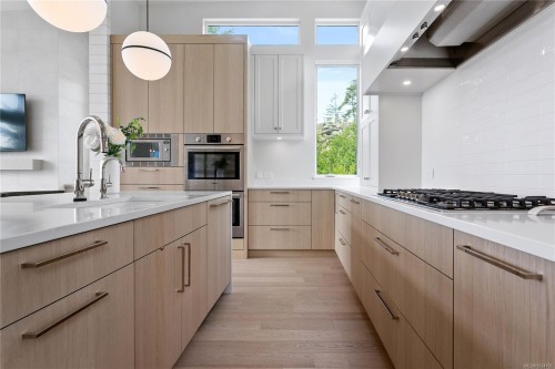 7510 Ocean Park Pl, Sooke, BC 