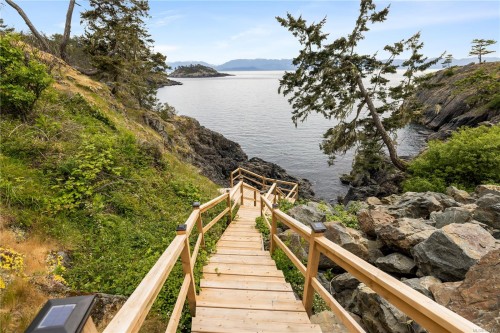 7510 Ocean Park Pl, Sooke, BC 