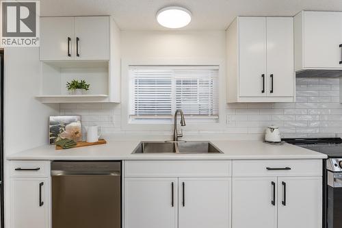 2914 Greenforest Crescent, Prince George, BC - Indoor Photo Showing Kitchen With Upgraded Kitchen