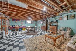 FAMILY/GAMES/CRAFT ROOM - 