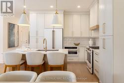 Classic square-format, light reflecting Backsplash - 