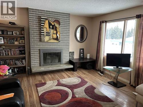 5423 Simon Fraser Avenue, Prince George, BC - Indoor Photo Showing Living Room With Fireplace