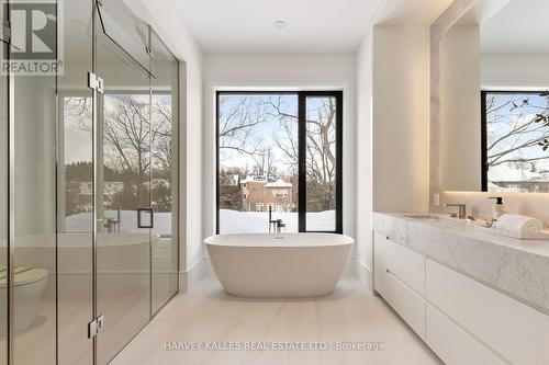 370 Glengrove Avenue W, Toronto, ON - Indoor Photo Showing Bathroom