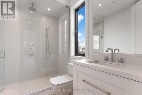 370 Glengrove Avenue W, Toronto, ON - Indoor Photo Showing Bathroom