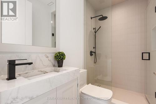 370 Glengrove Avenue W, Toronto, ON - Indoor Photo Showing Bathroom