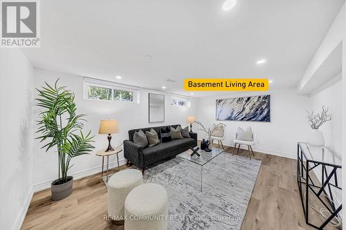 733 Lublin Avenue, Pickering, ON - Indoor Photo Showing Living Room