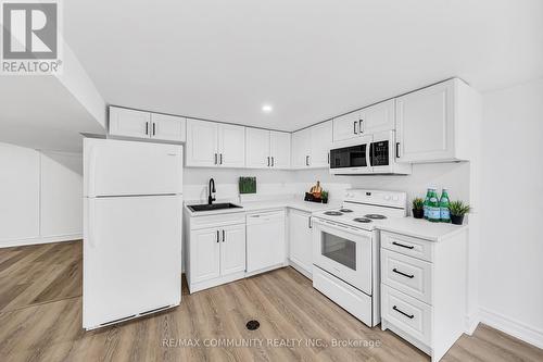 733 Lublin Avenue, Pickering, ON - Indoor Photo Showing Kitchen