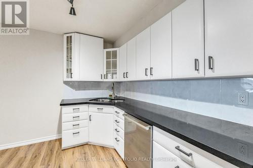 602 - 625 The West Mall, Toronto, ON - Indoor Photo Showing Kitchen