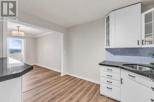 602 - 625 The West Mall, Toronto, ON - Indoor Photo Showing Kitchen