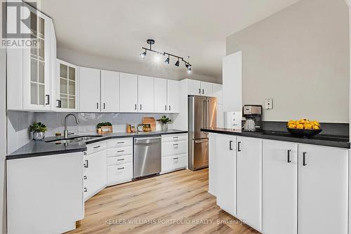 602 - 625 The West Mall, Toronto, ON - Indoor Photo Showing Kitchen With Upgraded Kitchen