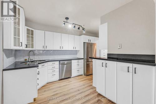 602 - 625 The West Mall, Toronto, ON - Indoor Photo Showing Kitchen