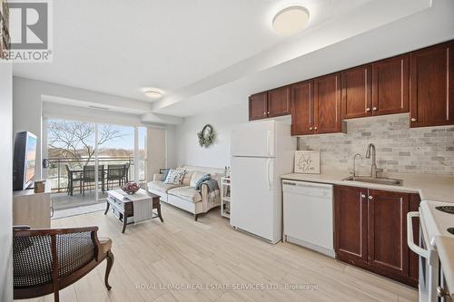 711 - 2464 Weston Road, Toronto, ON - Indoor Photo Showing Kitchen