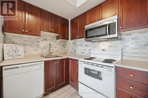 711 - 2464 Weston Road, Toronto, ON - Indoor Photo Showing Kitchen