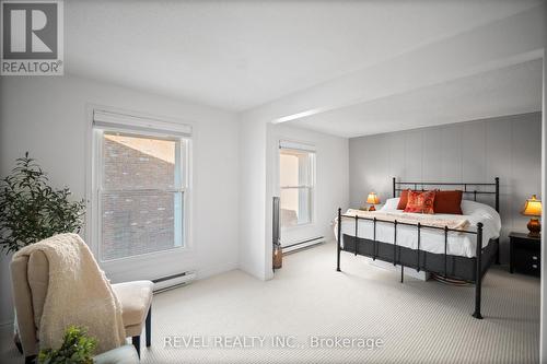3 - 2058 Brant Street, Burlington, ON - Indoor Photo Showing Bedroom