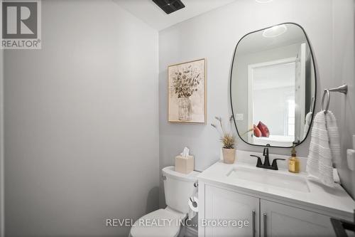 3 - 2058 Brant Street, Burlington, ON - Indoor Photo Showing Bathroom